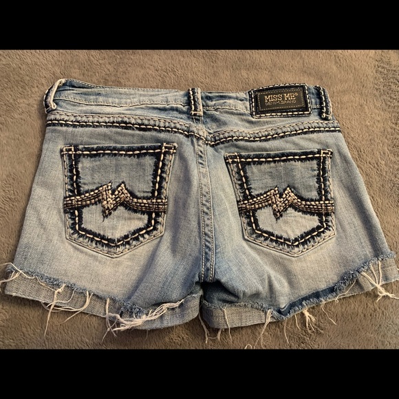 Miss Me Jean Shorts - Picture 2 of 3